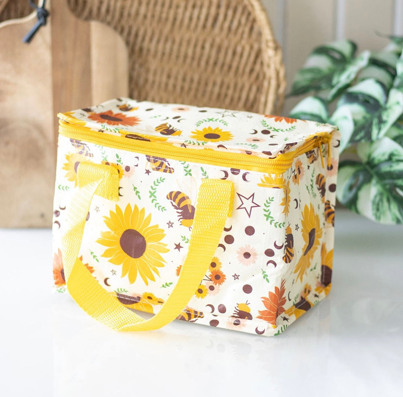 Bee radiant print lunch bag.