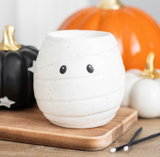 Mummy shaped oil burner
